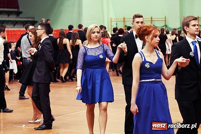 Zdjęcie w galerii na portalu naszraciborz.pl: Studniówka w Arenie Rafako. Tak się bawi I LO! wiadomości z regionu