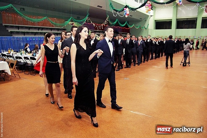 Zdjęcie w galerii na portalu naszraciborz.pl: Studniówka w Arenie Rafako. Tak się bawi I LO! wiadomości z regionu