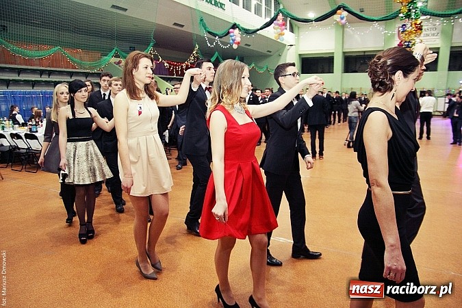 Zdjęcie w galerii na portalu naszraciborz.pl: Studniówka w Arenie Rafako. Tak się bawi I LO! wiadomości z regionu