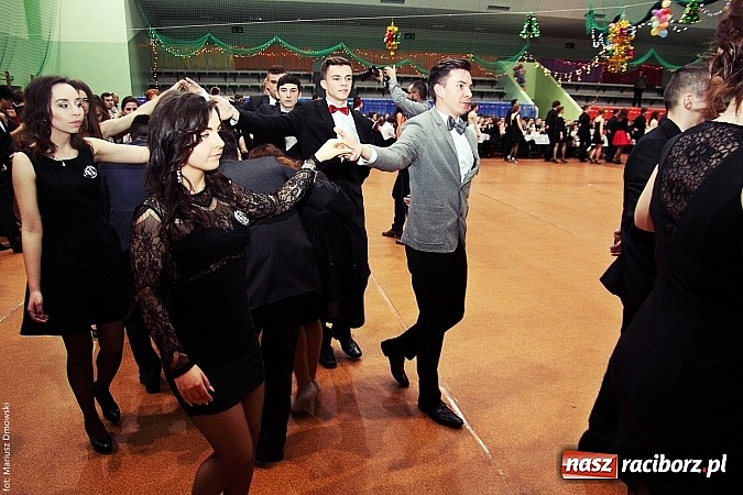 Zdjęcie w galerii na portalu naszraciborz.pl: Studniówka w Arenie Rafako. Tak się bawi I LO! wiadomości z regionu