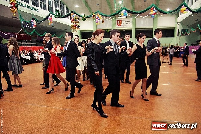 Zdjęcie w galerii na portalu naszraciborz.pl: Studniówka w Arenie Rafako. Tak się bawi I LO! wiadomości z regionu