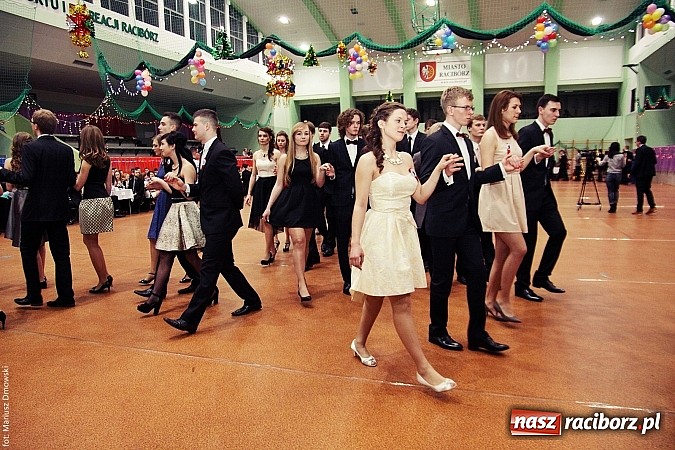 Zdjęcie w galerii na portalu naszraciborz.pl: Studniówka w Arenie Rafako. Tak się bawi I LO! wiadomości z regionu