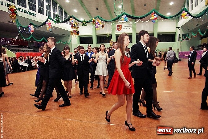 Zdjęcie w galerii na portalu naszraciborz.pl: Studniówka w Arenie Rafako. Tak się bawi I LO! wiadomości z regionu