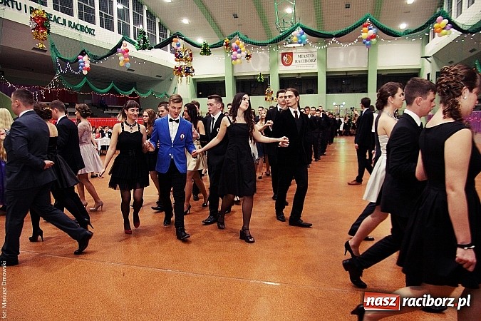 Zdjęcie w galerii na portalu naszraciborz.pl: Studniówka w Arenie Rafako. Tak się bawi I LO! wiadomości z regionu