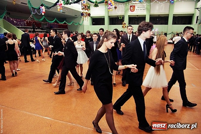 Zdjęcie w galerii na portalu naszraciborz.pl: Studniówka w Arenie Rafako. Tak się bawi I LO! wiadomości z regionu