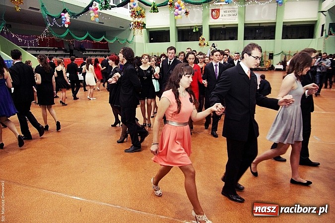 Zdjęcie w galerii na portalu naszraciborz.pl: Studniówka w Arenie Rafako. Tak się bawi I LO! wiadomości z regionu