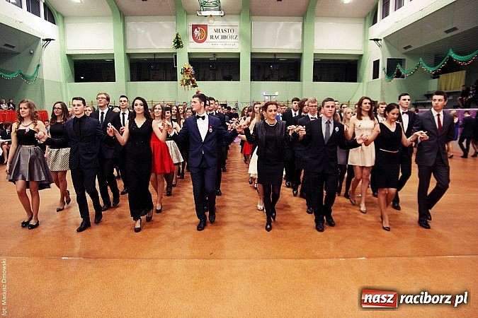 Zdjęcie w galerii na portalu naszraciborz.pl: Studniówka w Arenie Rafako. Tak się bawi I LO! wiadomości z regionu