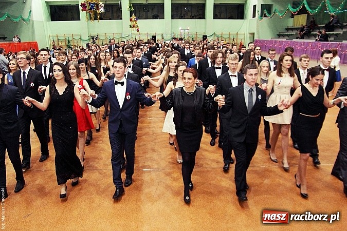 Zdjęcie w galerii na portalu naszraciborz.pl: Studniówka w Arenie Rafako. Tak się bawi I LO! wiadomości z regionu