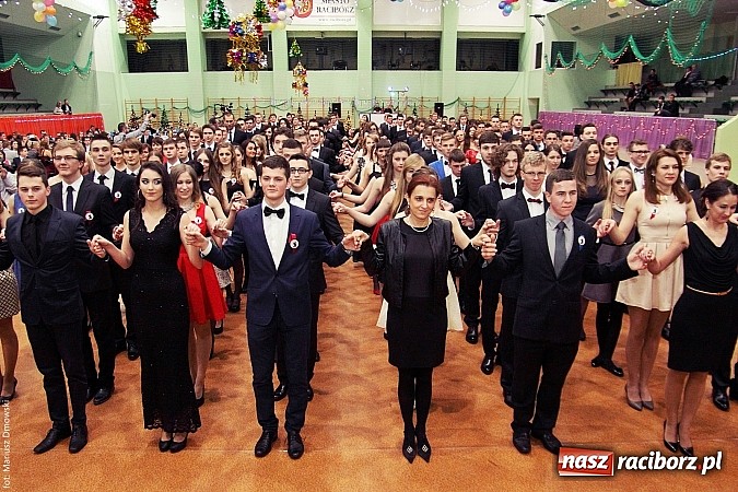 Zdjęcie w galerii na portalu naszraciborz.pl: Studniówka w Arenie Rafako. Tak się bawi I LO! wiadomości z regionu