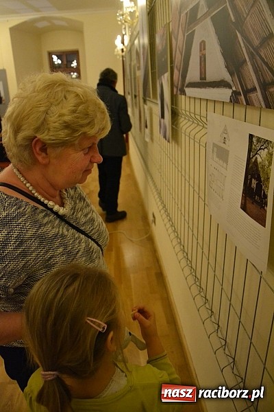 Zdjęcie w galerii na portalu naszraciborz.pl: Kapliczki wiejskie. Opowieść o cystersach i o Śląsku - wernisaż wystawy na zamku wiadomości z regionu