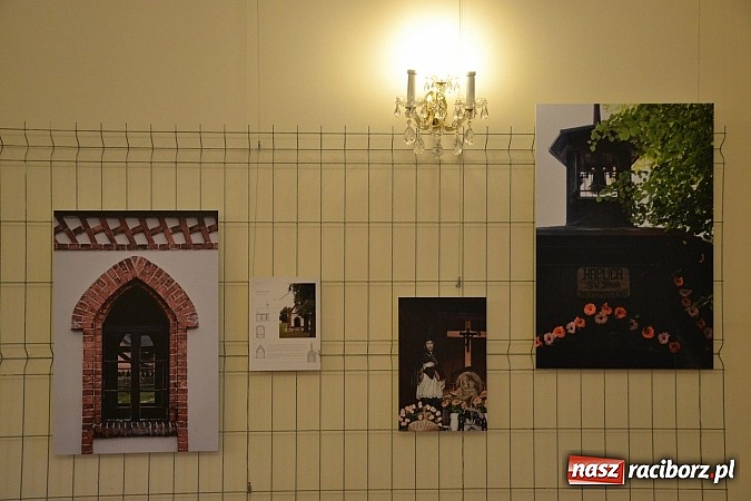 Zdjęcie w galerii na portalu naszraciborz.pl: Kapliczki wiejskie. Opowieść o cystersach i o Śląsku - wernisaż wystawy na zamku wiadomości z regionu