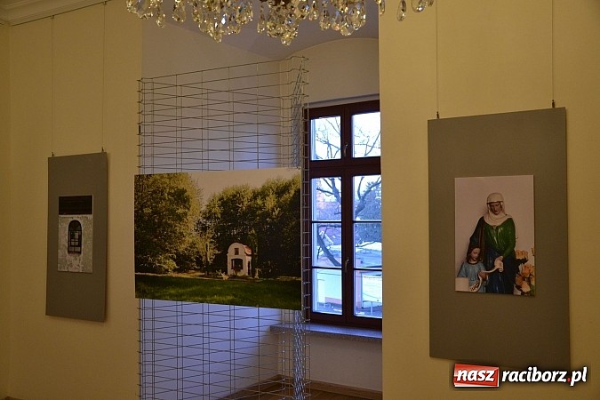 Zdjęcie w galerii na portalu naszraciborz.pl: Kapliczki wiejskie. Opowieść o cystersach i o Śląsku - wernisaż wystawy na zamku wiadomości z regionu