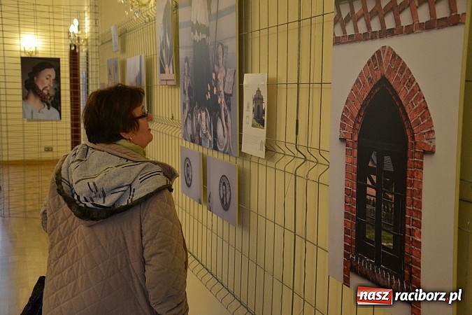 Zdjęcie w galerii na portalu naszraciborz.pl: Kapliczki wiejskie. Opowieść o cystersach i o Śląsku - wernisaż wystawy na zamku wiadomości z regionu