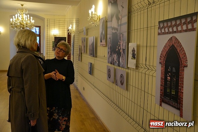 Zdjęcie w galerii na portalu naszraciborz.pl: Kapliczki wiejskie. Opowieść o cystersach i o Śląsku - wernisaż wystawy na zamku wiadomości z regionu