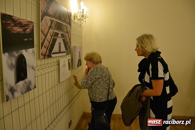 Zdjęcie w galerii na portalu naszraciborz.pl: Kapliczki wiejskie. Opowieść o cystersach i o Śląsku - wernisaż wystawy na zamku wiadomości z regionu