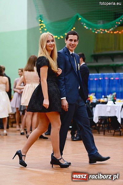 Zdjęcie w galerii na portalu naszraciborz.pl: Bal maturalny uczniów I LO i Liceum Plastycznego - fotoreportaż i zdjęcia grupowe wiadomości z regionu