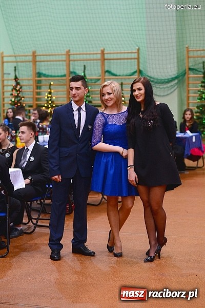 Zdjęcie w galerii na portalu naszraciborz.pl: Bal maturalny uczniów I LO i Liceum Plastycznego - fotoreportaż i zdjęcia grupowe wiadomości z regionu