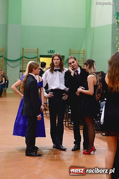 Zdjęcie w galerii na portalu naszraciborz.pl: Bal maturalny uczniów I LO i Liceum Plastycznego - fotoreportaż i zdjęcia grupowe wiadomości z regionu