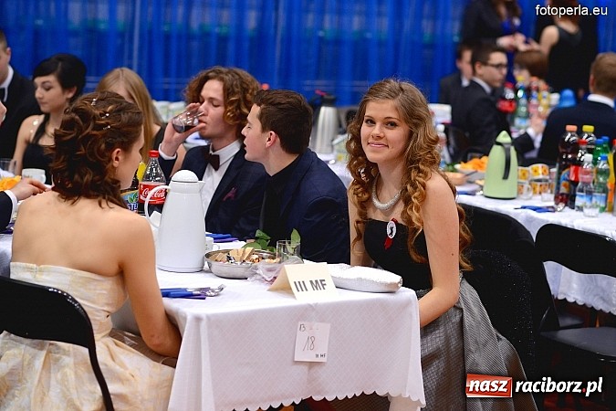 Zdjęcie w galerii na portalu naszraciborz.pl: Bal maturalny uczniów I LO i Liceum Plastycznego - fotoreportaż i zdjęcia grupowe wiadomości z regionu