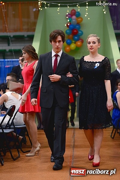Zdjęcie w galerii na portalu naszraciborz.pl: Bal maturalny uczniów I LO i Liceum Plastycznego - fotoreportaż i zdjęcia grupowe wiadomości z regionu