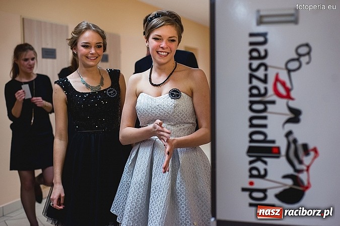 Zdjęcie w galerii na portalu naszraciborz.pl: Bal maturalny uczniów I LO i Liceum Plastycznego - fotoreportaż i zdjęcia grupowe wiadomości z regionu