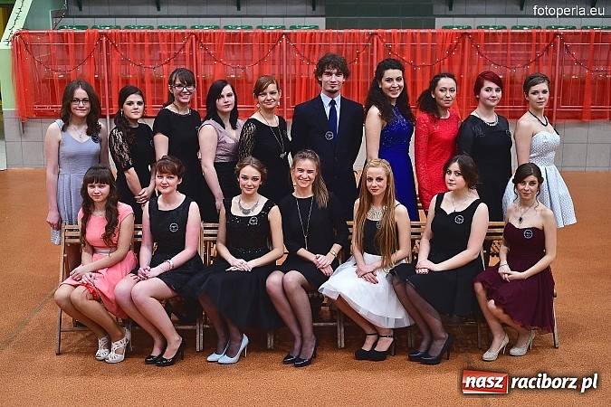Zdjęcie w galerii na portalu naszraciborz.pl: Bal maturalny uczniów I LO i Liceum Plastycznego - fotoreportaż i zdjęcia grupowe wiadomości z regionu