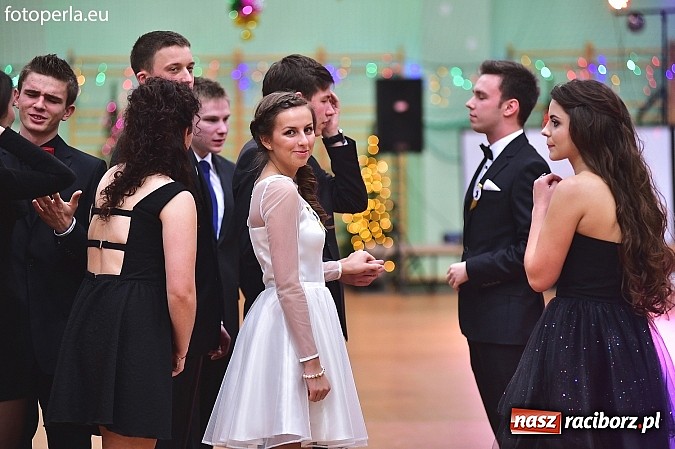 Zdjęcie w galerii na portalu naszraciborz.pl: Bal maturalny uczniów I LO i Liceum Plastycznego - fotoreportaż i zdjęcia grupowe wiadomości z regionu