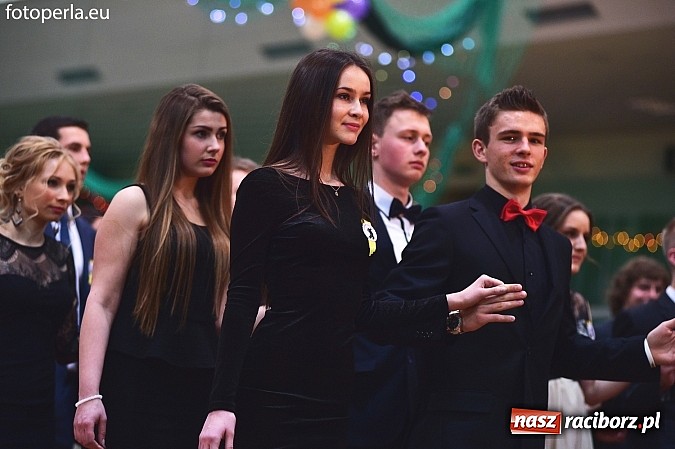 Zdjęcie w galerii na portalu naszraciborz.pl: Bal maturalny uczniów I LO i Liceum Plastycznego - fotoreportaż i zdjęcia grupowe wiadomości z regionu