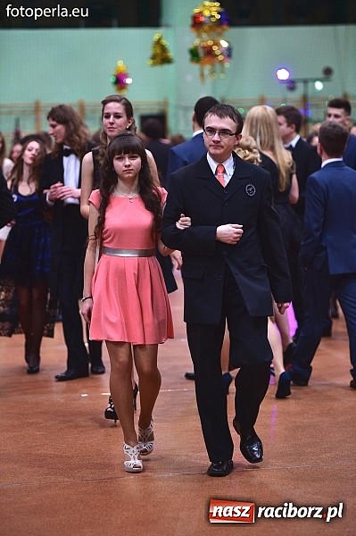 Zdjęcie w galerii na portalu naszraciborz.pl: Bal maturalny uczniów I LO i Liceum Plastycznego - fotoreportaż i zdjęcia grupowe wiadomości z regionu
