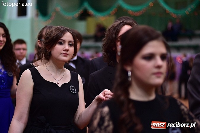 Zdjęcie w galerii na portalu naszraciborz.pl: Bal maturalny uczniów I LO i Liceum Plastycznego - fotoreportaż i zdjęcia grupowe wiadomości z regionu