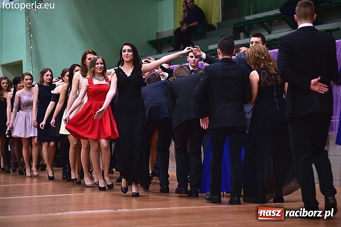 Zdjęcie w galerii na portalu naszraciborz.pl: Bal maturalny uczniów I LO i Liceum Plastycznego - fotoreportaż i zdjęcia grupowe wiadomości z regionu