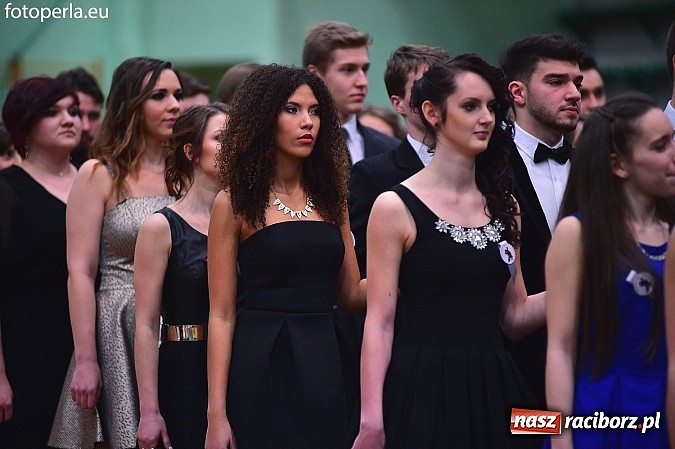 Zdjęcie w galerii na portalu naszraciborz.pl: Bal maturalny uczniów I LO i Liceum Plastycznego - fotoreportaż i zdjęcia grupowe wiadomości z regionu