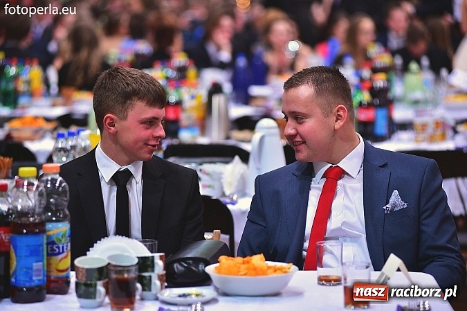 Zdjęcie w galerii na portalu naszraciborz.pl: Bal maturalny uczniów I LO i Liceum Plastycznego - fotoreportaż i zdjęcia grupowe wiadomości z regionu