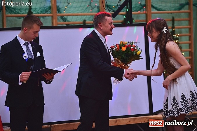 Zdjęcie w galerii na portalu naszraciborz.pl: Bal maturalny uczniów I LO i Liceum Plastycznego - fotoreportaż i zdjęcia grupowe wiadomości z regionu