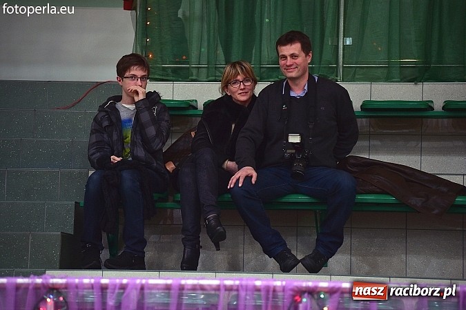 Zdjęcie w galerii na portalu naszraciborz.pl: Bal maturalny uczniów I LO i Liceum Plastycznego - fotoreportaż i zdjęcia grupowe wiadomości z regionu