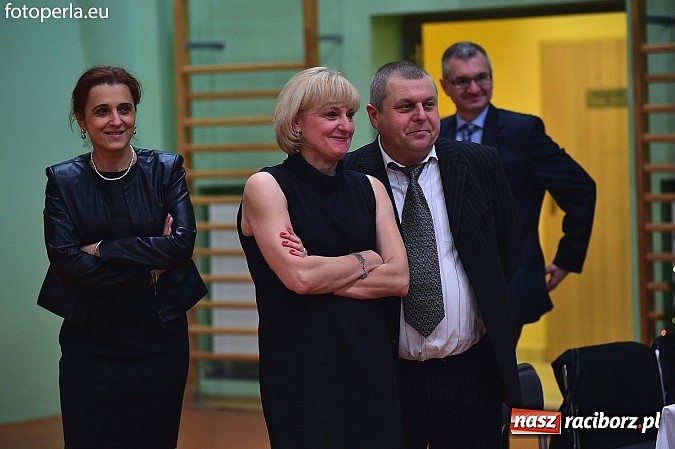 Zdjęcie w galerii na portalu naszraciborz.pl: Bal maturalny uczniów I LO i Liceum Plastycznego - fotoreportaż i zdjęcia grupowe wiadomości z regionu