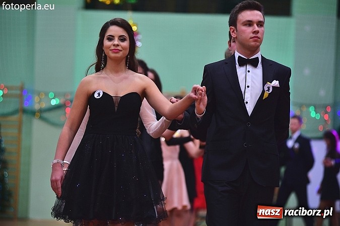 Zdjęcie w galerii na portalu naszraciborz.pl: Bal maturalny uczniów I LO i Liceum Plastycznego - fotoreportaż i zdjęcia grupowe wiadomości z regionu