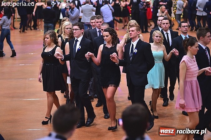 Zdjęcie w galerii na portalu naszraciborz.pl: Bal maturalny uczniów I LO i Liceum Plastycznego - fotoreportaż i zdjęcia grupowe wiadomości z regionu
