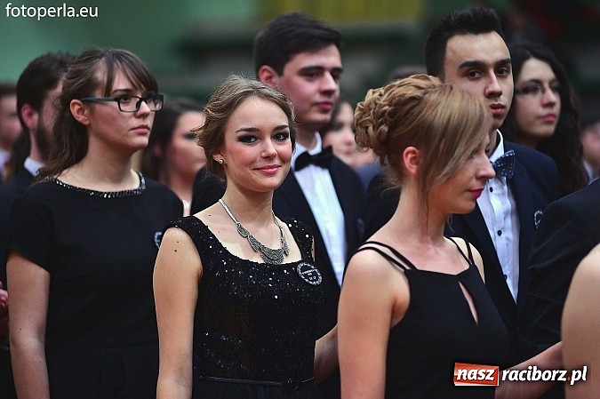 Zdjęcie w galerii na portalu naszraciborz.pl: Bal maturalny uczniów I LO i Liceum Plastycznego - fotoreportaż i zdjęcia grupowe wiadomości z regionu