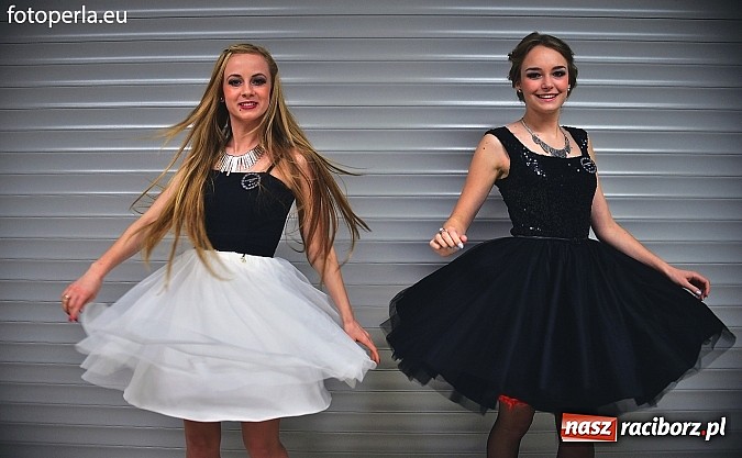 Zdjęcie w galerii na portalu naszraciborz.pl: Bal maturalny uczniów I LO i Liceum Plastycznego - fotoreportaż i zdjęcia grupowe wiadomości z regionu