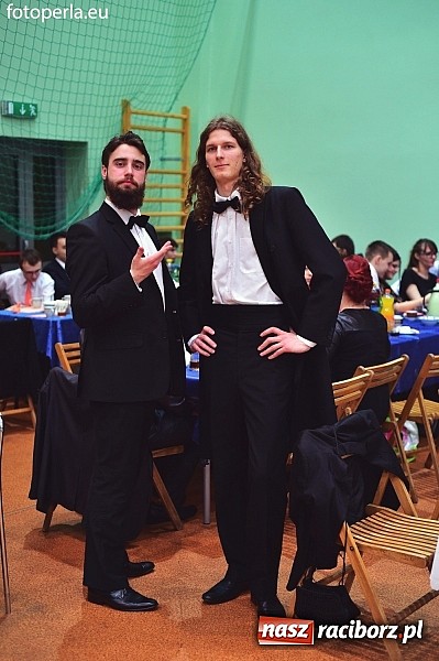 Zdjęcie w galerii na portalu naszraciborz.pl: Bal maturalny uczniów I LO i Liceum Plastycznego - fotoreportaż i zdjęcia grupowe wiadomości z regionu