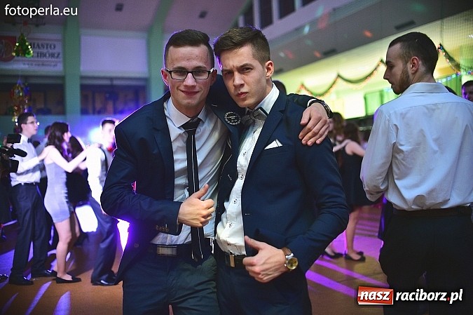 Zdjęcie w galerii na portalu naszraciborz.pl: Bal maturalny uczniów I LO i Liceum Plastycznego - fotoreportaż i zdjęcia grupowe wiadomości z regionu