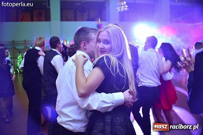 Zdjęcie w galerii na portalu naszraciborz.pl: Bal maturalny uczniów I LO i Liceum Plastycznego - fotoreportaż i zdjęcia grupowe wiadomości z regionu