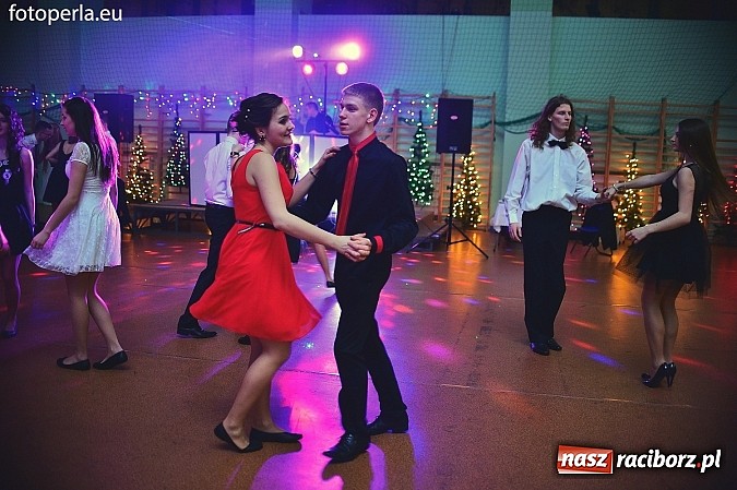 Zdjęcie w galerii na portalu naszraciborz.pl: Bal maturalny uczniów I LO i Liceum Plastycznego - fotoreportaż i zdjęcia grupowe wiadomości z regionu