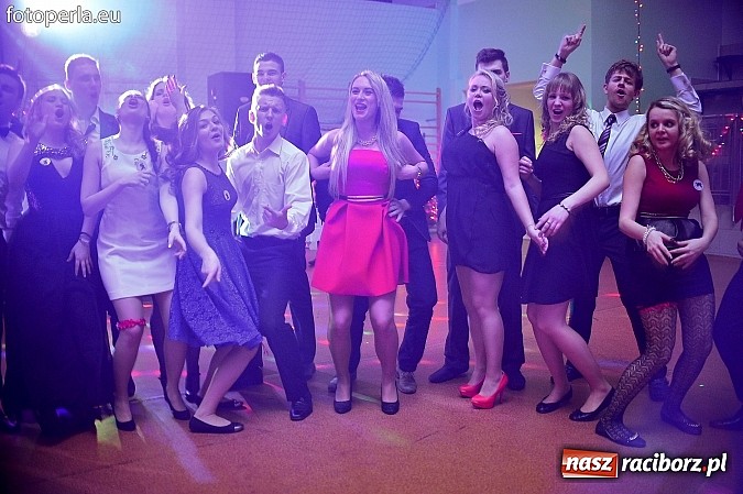 Zdjęcie w galerii na portalu naszraciborz.pl: Bal maturalny uczniów I LO i Liceum Plastycznego - fotoreportaż i zdjęcia grupowe wiadomości z regionu