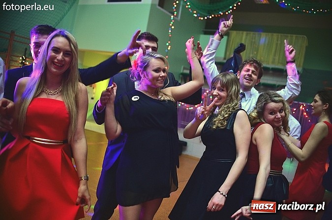 Zdjęcie w galerii na portalu naszraciborz.pl: Bal maturalny uczniów I LO i Liceum Plastycznego - fotoreportaż i zdjęcia grupowe wiadomości z regionu