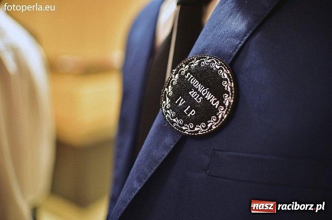 Zdjęcie w galerii na portalu naszraciborz.pl: Bal maturalny uczniów I LO i Liceum Plastycznego - fotoreportaż i zdjęcia grupowe wiadomości z regionu