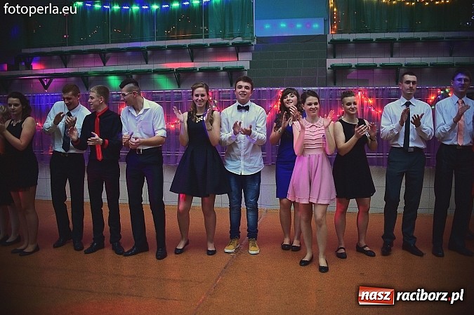 Zdjęcie w galerii na portalu naszraciborz.pl: Bal maturalny uczniów I LO i Liceum Plastycznego - fotoreportaż i zdjęcia grupowe wiadomości z regionu