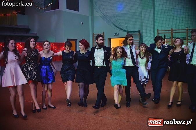 Zdjęcie w galerii na portalu naszraciborz.pl: Bal maturalny uczniów I LO i Liceum Plastycznego - fotoreportaż i zdjęcia grupowe wiadomości z regionu