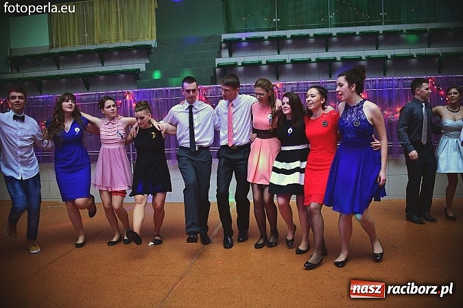 Zdjęcie w galerii na portalu naszraciborz.pl: Bal maturalny uczniów I LO i Liceum Plastycznego - fotoreportaż i zdjęcia grupowe wiadomości z regionu